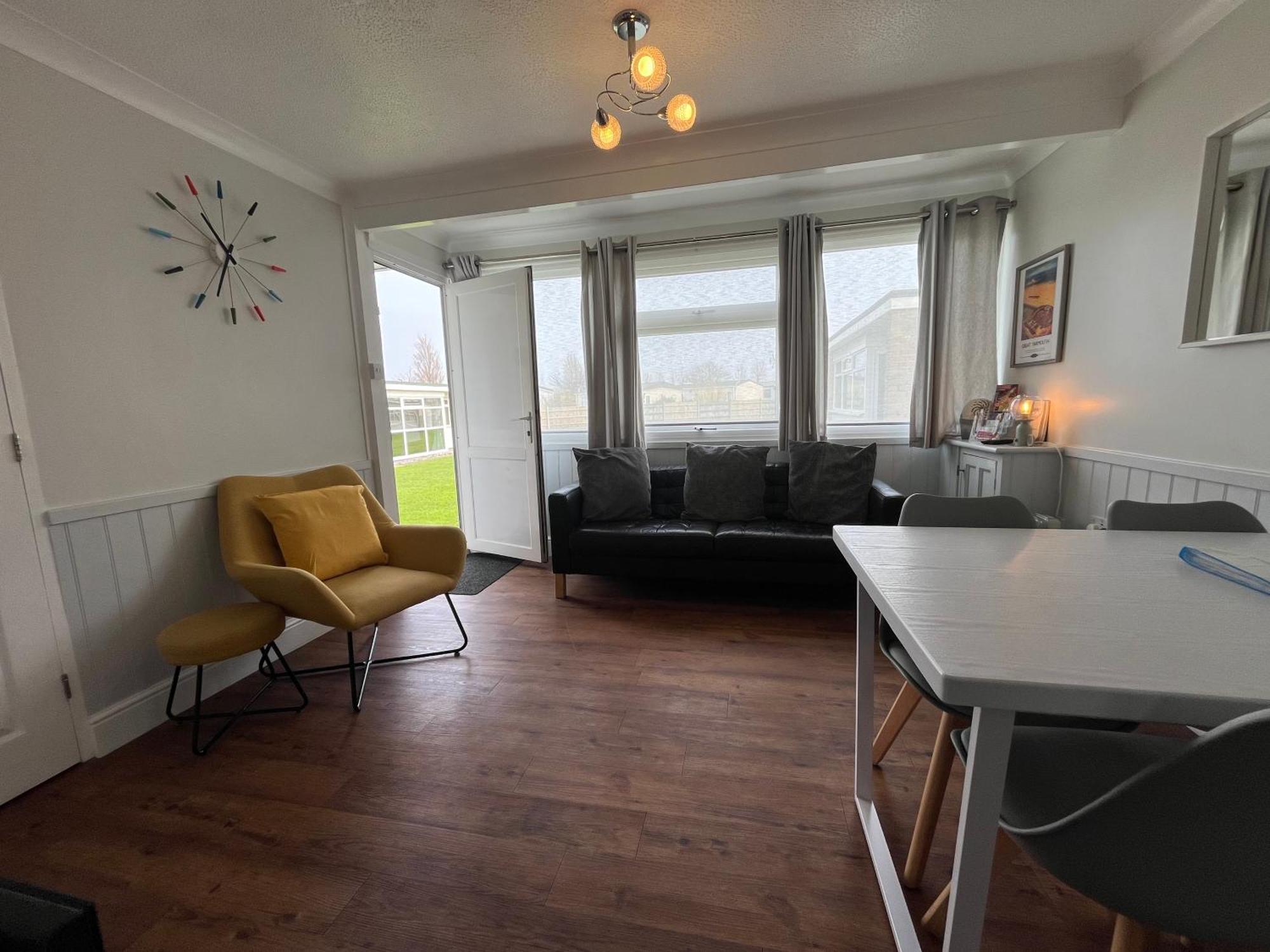 Beachcomber, Sunbeach, Scratby - Two Bed Chalet, Sleeps 4, Free Wi-Fi, Free Club Passes, Free Swimming And Pet Friendly מראה חיצוני תמונה